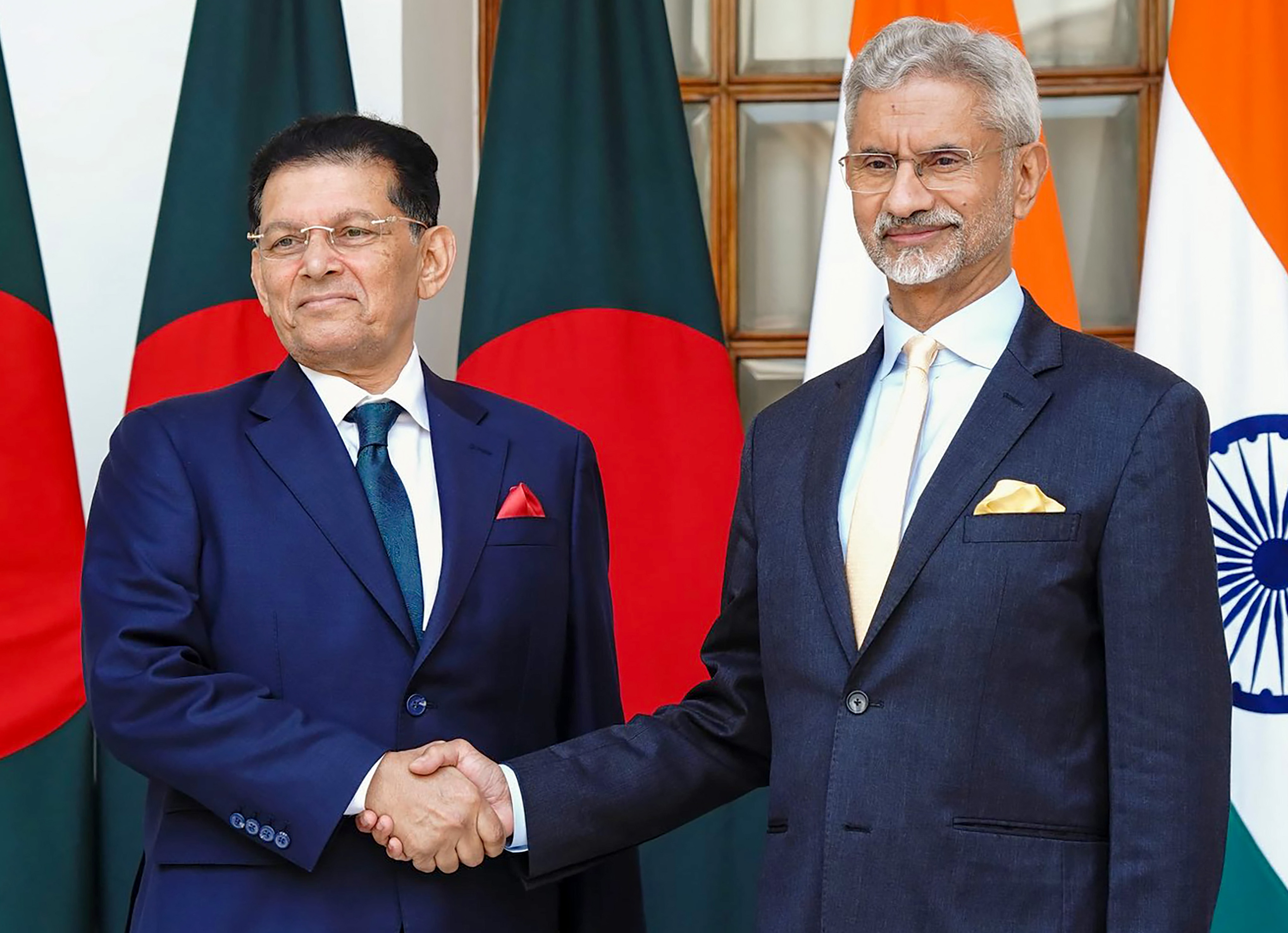 बांग्लादेशी विदेश मंत्री खलीलुर रहमान ने हालिया दिल्ली दौरे में विदेश मंत्री एस जयशंकर से मुलाकात की. बांग्लादेशी विदेश मंत्री खलीलुर रहमान ने हालिया दिल्ली दौरे में विदेश मंत्री एस जयशंकर से मुलाकात की.