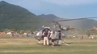 हिमाचल में धौलाधार की पहाड़ियों में फंसे 2 पैराग्लाइडर्स, वायुसेना के हेलीकॉप्टर ने रेस्क्यू कर सुरक्षित निकाला