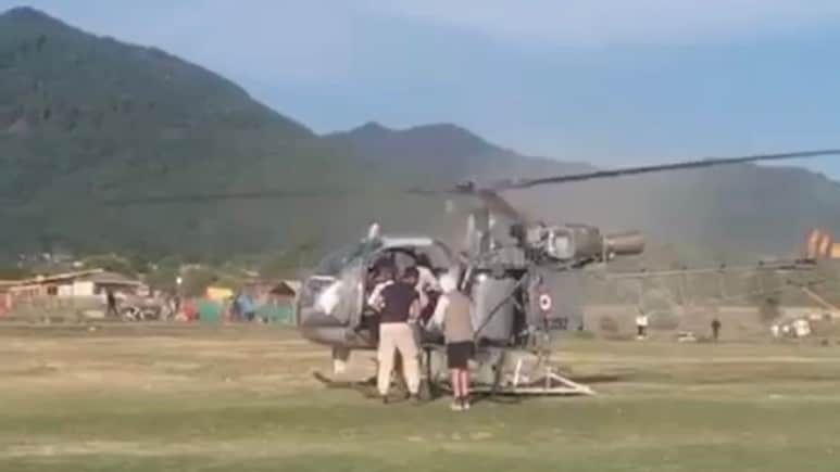 हिमाचल में धौलाधार की पहाड़ियों में फंसे 2 पैराग्लाइडर्स, वायुसेना के हेलीकॉप्टर ने रेस्क्यू कर सुरक्षित निकाला