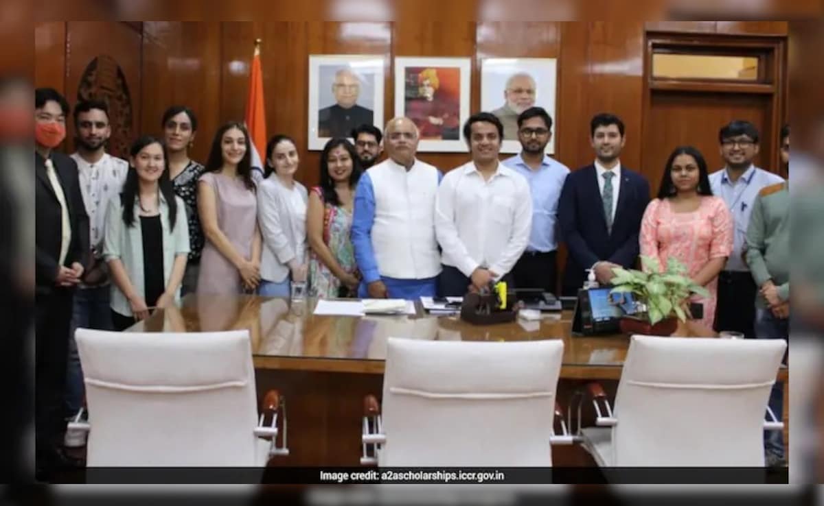 फ्री पढ़ाई और हर महीने 22,000 तक की 'पॉकेट मनी', विदेशी छात्रों पर मेहरबान हुई भारत सरकार