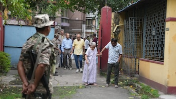 West Bengal Election: Chaos Outside Polling Booth In Howrah; CRPF Carries Away Few Amid EVM Glitches