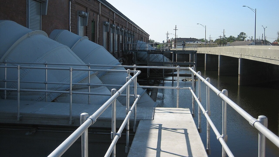 Major Pipeline Burst Disrupts Water Supply In Karachi After Power Failure At Dhabeji Station