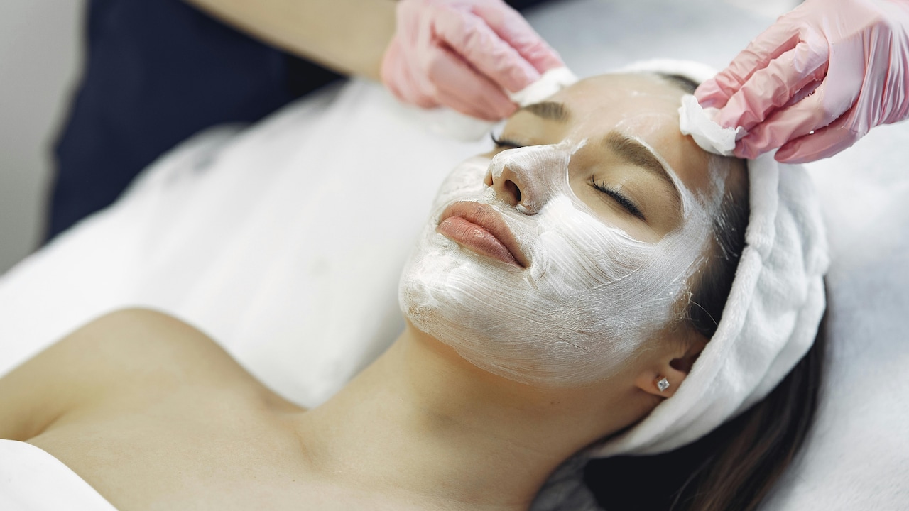 बेदाग, निखरी और ग्लोइंग स्किन के लिए आज से ही अपनाएं खीरे के ये असरदार Face Pack, हर कोई पूछेगा ब्यूटी सीक्रेट