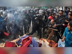 हाथों से छीन लिया सामान, पॉलीथीन फाड़कर चेकिंग, भारत सीमा पर बालेन सरकार का ये कैसा 'टैक्स सिस्टम', देखें वीडियो