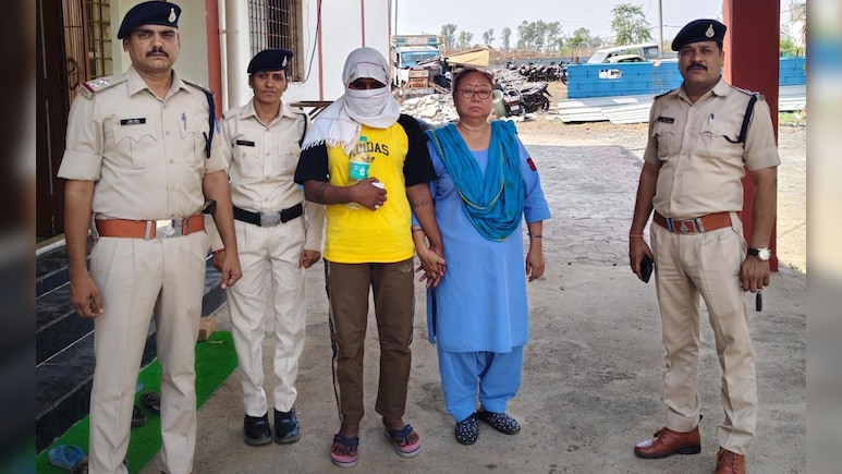 MP में नाबाल&zwj;िगों का धर्म परिवर्तन! जस्&zwj;सी किन्नर पुलिस रिमांड पर, फरार आरोप&zwj;ियों पर दस हजार का इनाम