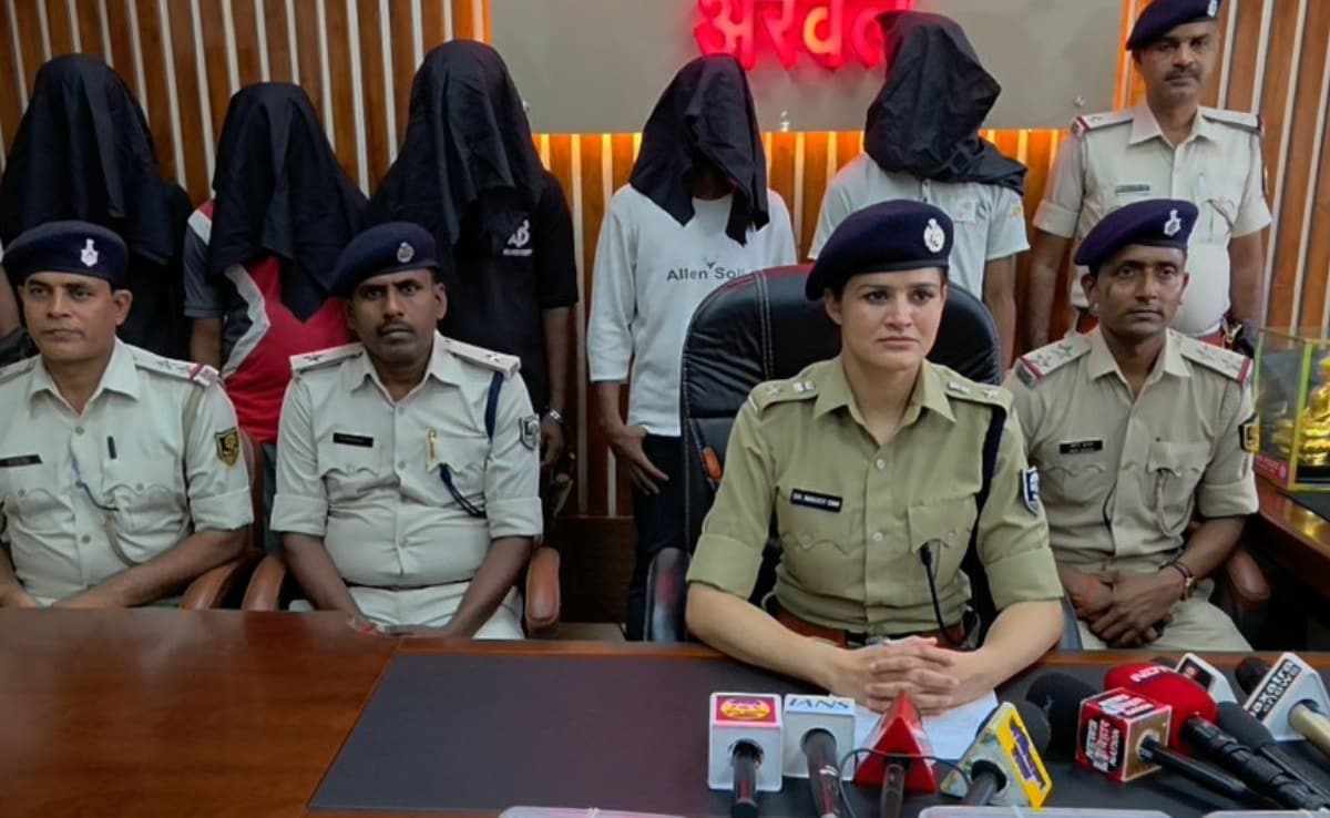 Bihar: सोशल मीडिया पर चरस और हथियारों के खेल का मास्टरमाइंड निकला फायर ब्रिगेड का सिपाही, 7 पर कसा शिकंजा