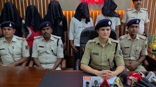 Bihar: सोशल मीडिया पर चरस और हथियारों के खेल का मास्टरमाइंड निकला फायर ब्रिगेड का सिपाही, 7 पर कसा शिकंजा