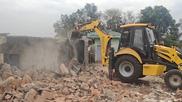 Bulldozer Action: एमपी के इस बाजार पर चला बुलडोजर, भारी संख्या में बिल्डिंगों को किया गया ध्वस्त