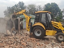 Bulldozer Action: एमपी के इस बाजार पर चला बुलडोजर, भारी संख्या में बिल्डिंगों को किया गया ध्वस्त