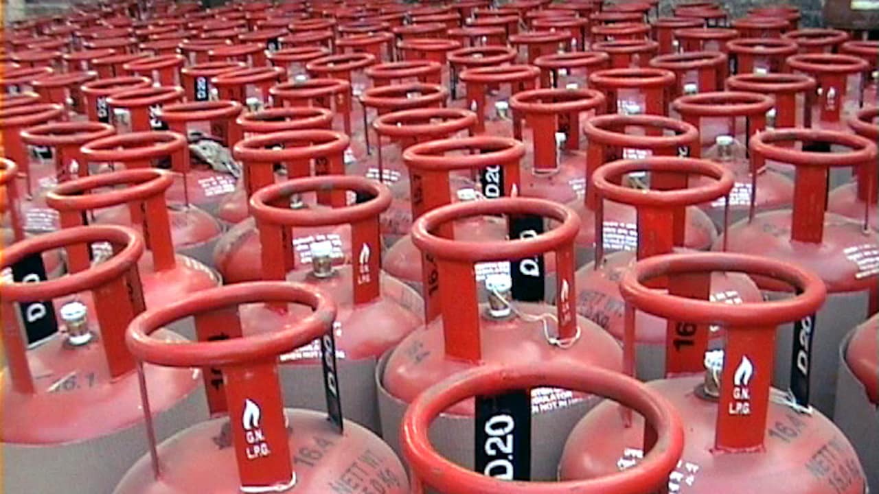 LPG Cylinder e-KYC Update: क्या आपको भी करानी है ई-केवाईसी? सरकार ने बताया कब है ये जरूरी
