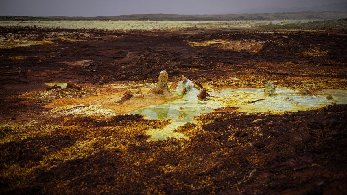 World's Deepest Point You Can Drive To Is In Ethiopia, It Has An Acid Lake