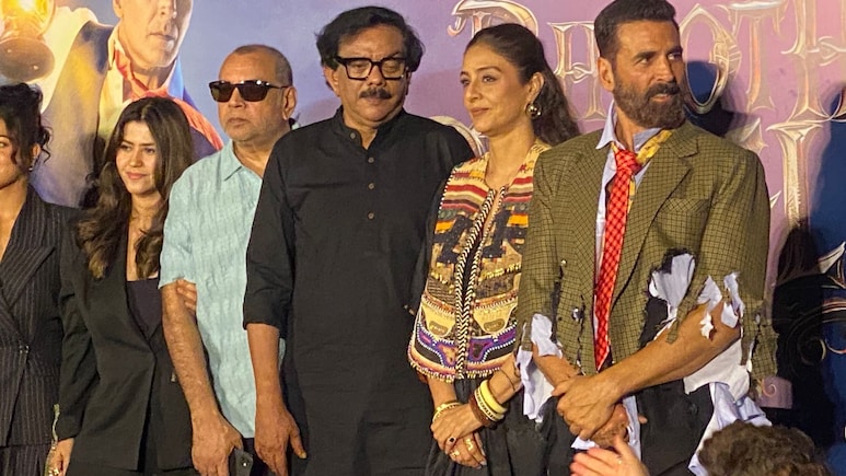 &lsquo;भूत बंगला&rsquo; की प्रेस कॉन्फ्रेंस में अक्षय-तब्बू की मस्ती, 25 साल बाद साथ आए तो हुई जबरदस्त तांग खिंचाई