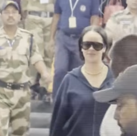Pop Star Rihanna Is In Mumbai, Blows Kisses At The Paparazzi. Watch