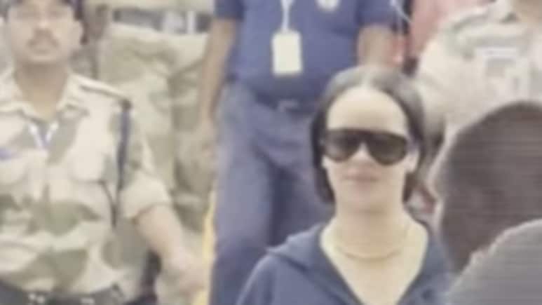 Pop Star Rihanna Is In Mumbai, Blows Kisses At The Paparazzi. Watch