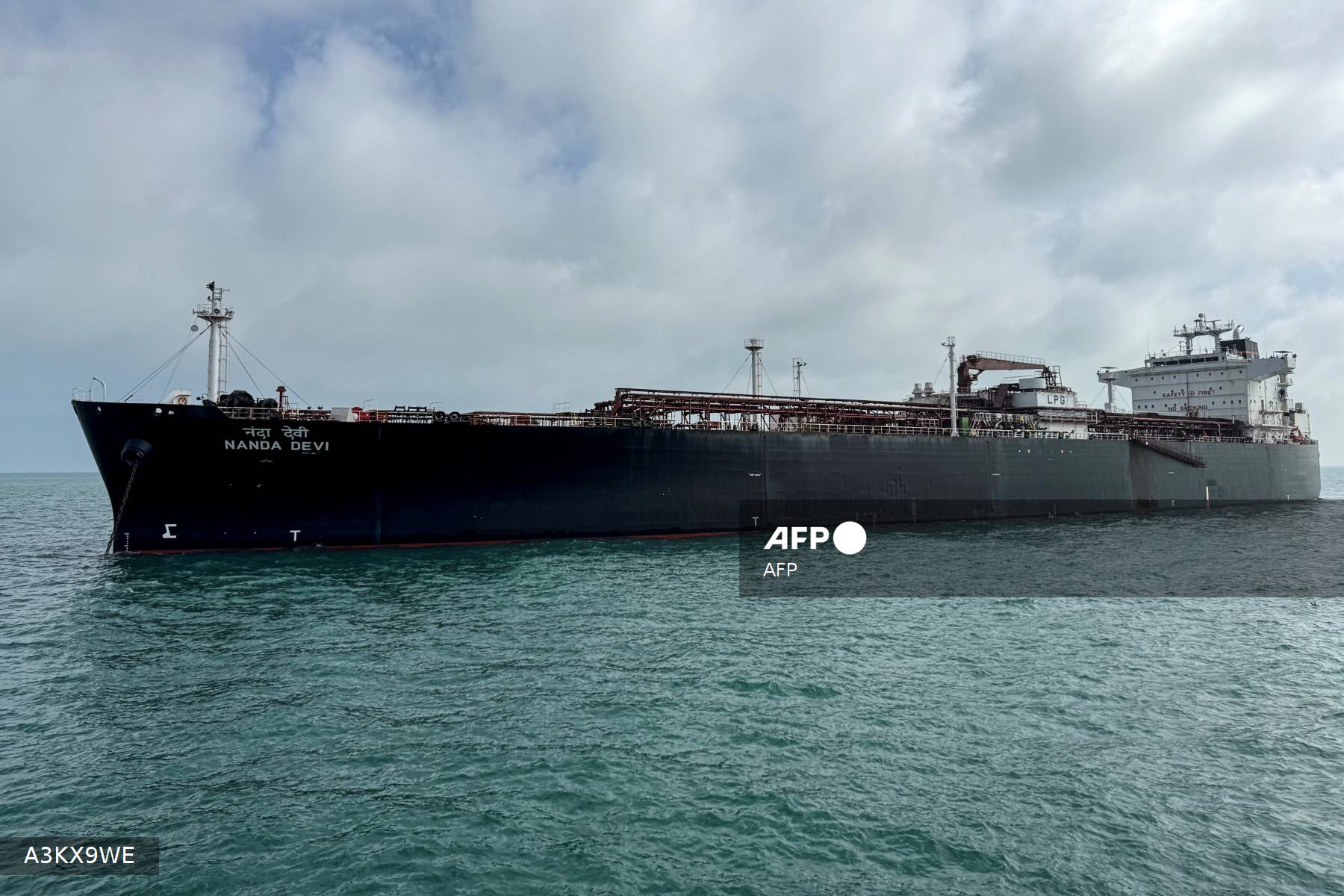 मिडिल ईस्ट संकट के बीच भारत को बड़ी राहत! 3 हफ्ते से फंसे LPG टैंकर ने होर्मुज को सुरक्षित किया पार