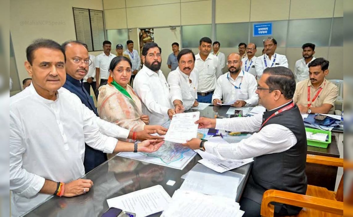 बारामती में सुनेत्रा पवार की राह में '54' कांटे: निर्विरोध की उम्मीद टूटी, कांग्रेस -धनगर कार्ड ने फंसाया पेंच