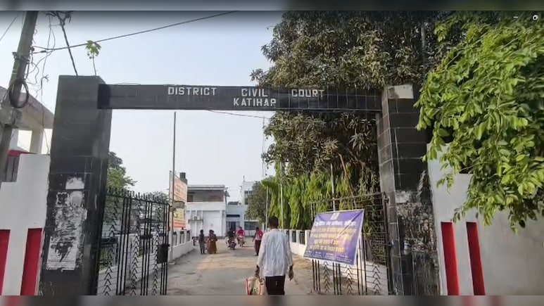 जिस मां ने भीख मांगकर बेटे को पाला, उसी ने कुदाल से काटकर मार डाला, 10 साल बाद कलयुगी बेटे को उम्रकैद