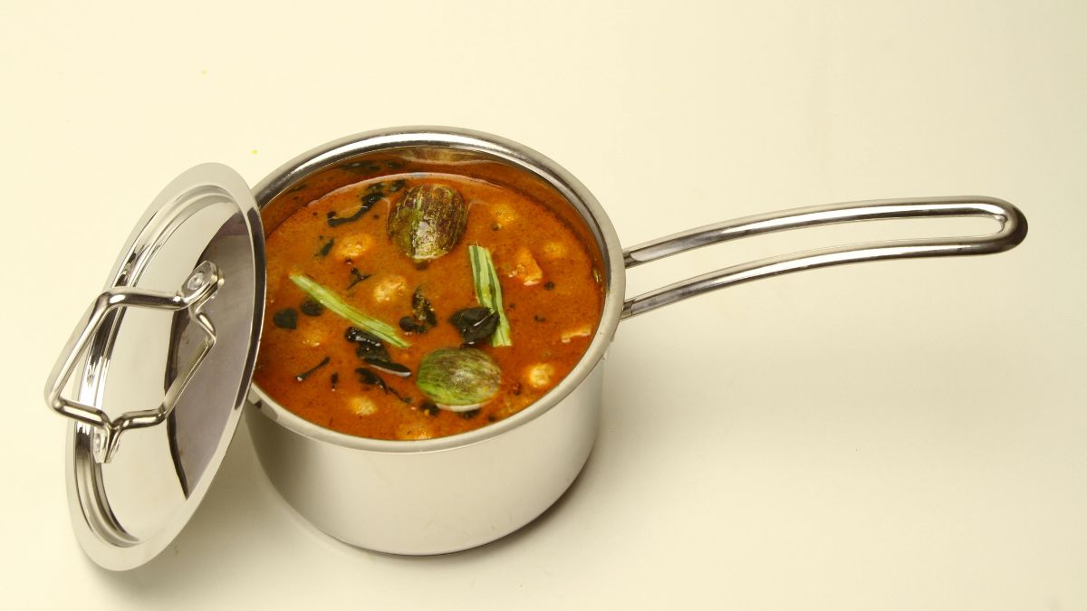 Zomato: Bengaluru Sambar > Chennai Sambar'; Chennai Foodies Delete The App