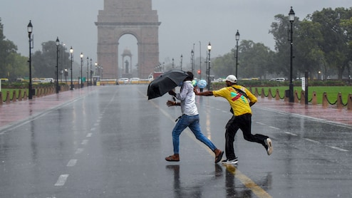धूल भरी आंधी और फिर मूसलाधार बारिश: दिल्ली-एनसीआर में मौसम ने ली करवट, घर से निकलने से पहले पढ़ें अपडेट