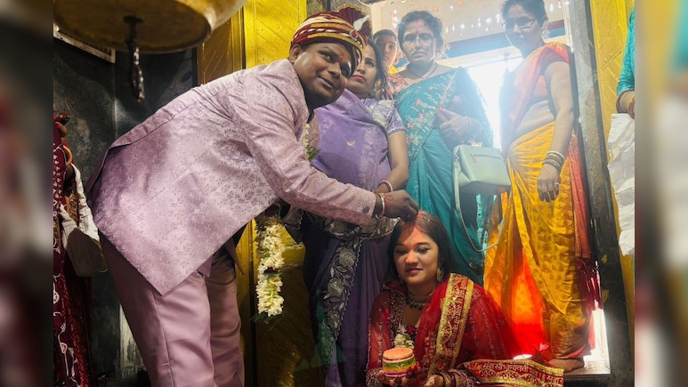 फिलीपींस की सारा बनी बिहार के ऋषि की दुल्हनियां, विदेशी बहू को देखने के लिए उमड़ी भीड़, देखें तस्वीरें