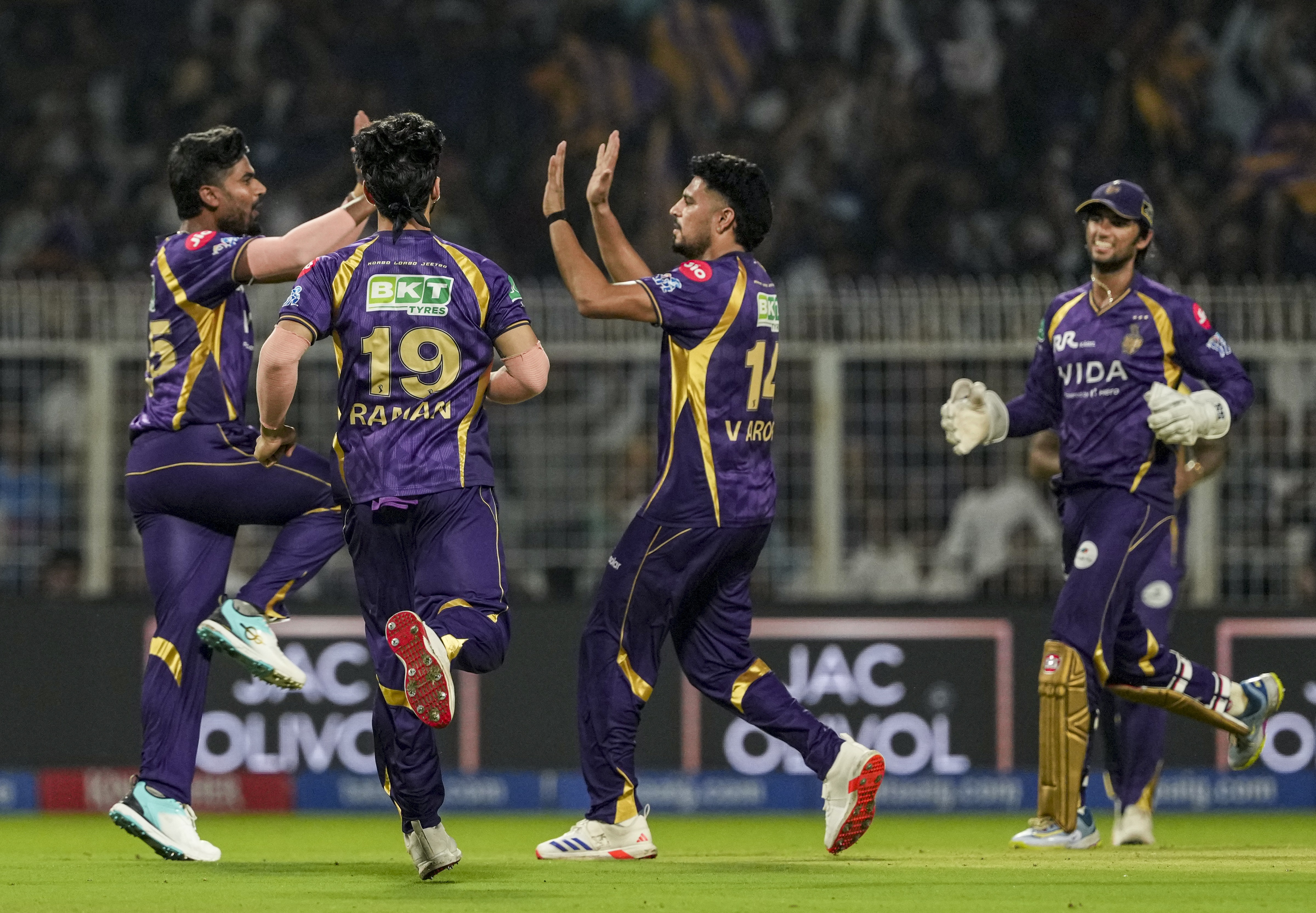 KKR vs LSG Live Score: लखनऊ को 18  गेंद में जीत के लिए चाहिए 43 रन