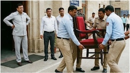 करौली: कलेक्ट्रेट में जब 'साहब' की कुर्सी उठाकर ले गई टीम, क्या है वो विवाद जिस पर कोर्ट ने लिया एक्शन