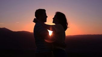 Therapist Busts 6 Instagram Myths That Are Ruining Modern Relationships