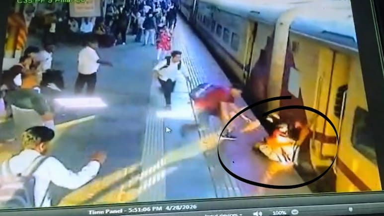 Kalyan News : चालत्या ट्रेनमधून महिलेने बाळासह मारली उडी; भयंकर थरार CCTV मध्ये कैद