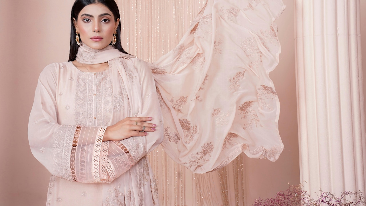 Common reasons why some cotton kurtas turn stiff after washing