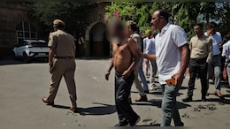 बेटी के साथ गलत हुआ.. वो मर गई, पुलिस ने नहीं की कार्रवाई', SP ऑफिस पहुंचकर शख्स ने खुद पर छिड़का डीजल