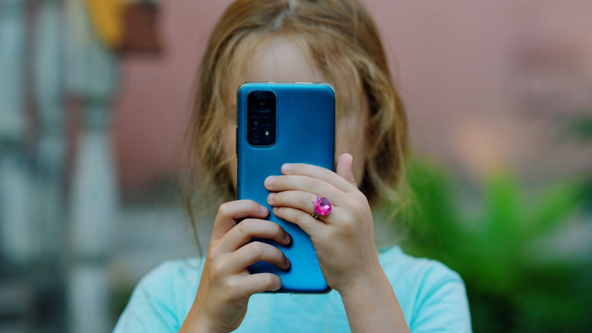 Facebook-Instagram पर बच्चे AI से क्या बात कर रहे हैं? अब आप रख सकेंगे नजर, Meta लाया नया फीचर