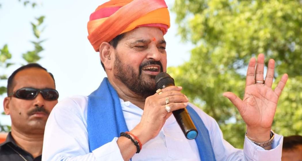 हम बोझ हैं तो बता दो, 2027 और 2029 में दिखा देंगे...' ब्रजभूषण शरण सिंह की इशारों में BJP को चुनौती