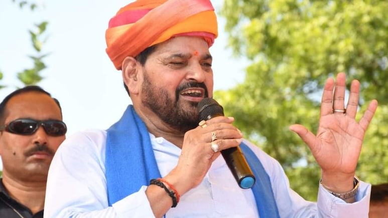 हम बोझ हैं तो बता दो, 2027 और 2029 में दिखा देंगे...' ब्रजभूषण शरण सिंह की इशारों में BJP को चुनौती