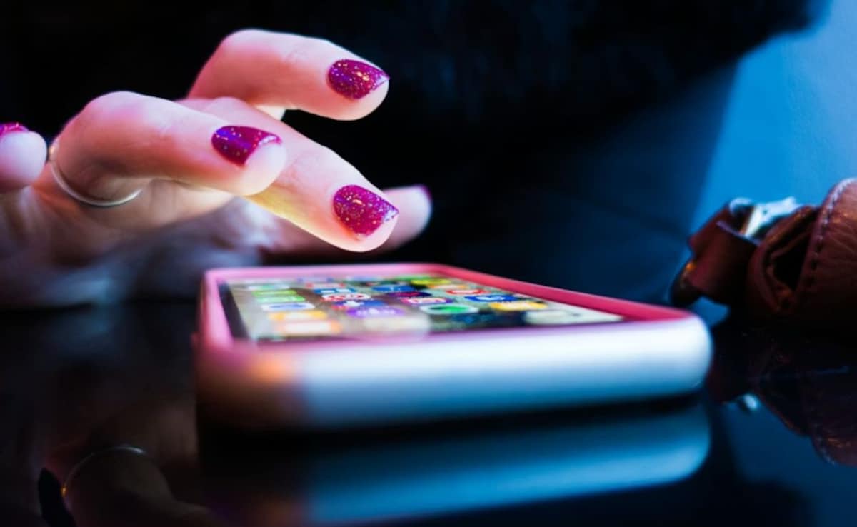 बिना क्लिक किए हैक हो रहे हैं iPhone! DarkSword हमले से बचने के लिए Apple ने रातों-रात जारी किया अपडेट