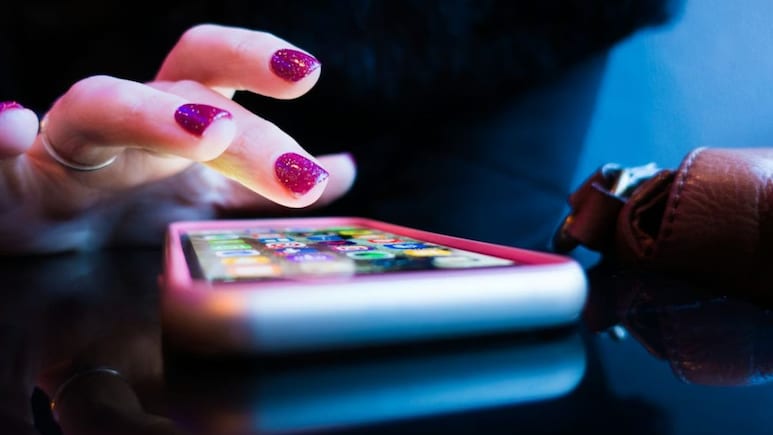 बिना क्लिक किए हैक हो रहे हैं iPhone! DarkSword हमले से बचने के लिए Apple ने रातों-रात जारी किया अपडेट