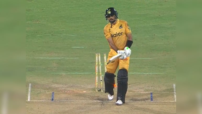 बाबर आजम को शाहीन अफरीदी के एक वर्षीय बेटे ने कर दिया क्लीन बोल्ड, फिर बाप-बेटे ने मिलकर मनाया जश्न, VIDEO