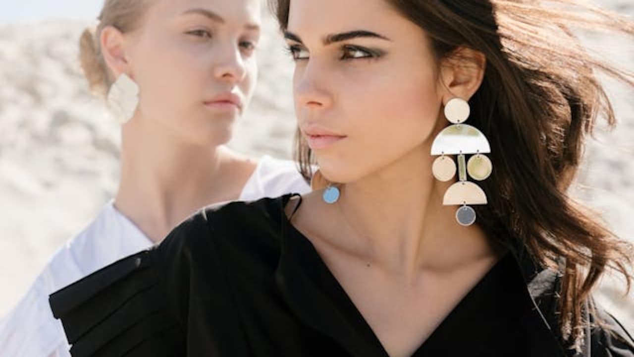 One piece will tie together the whole outfit One piece will tie together the whole outfit