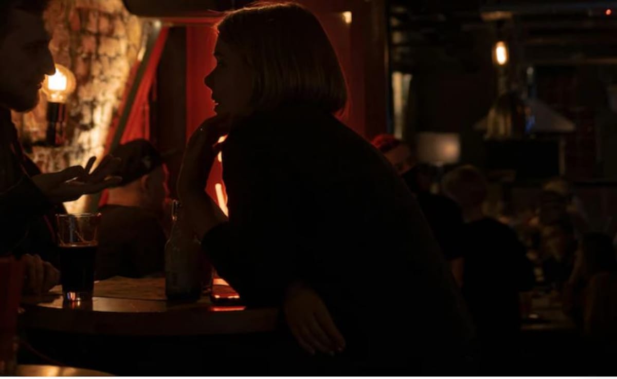 डेट के नाम पर ठगी! लड़की ने मंगवाया खाना-शराब, लड़के को लगा दिया कई हजार का चूना,  बन गया स्कैम का शिकार