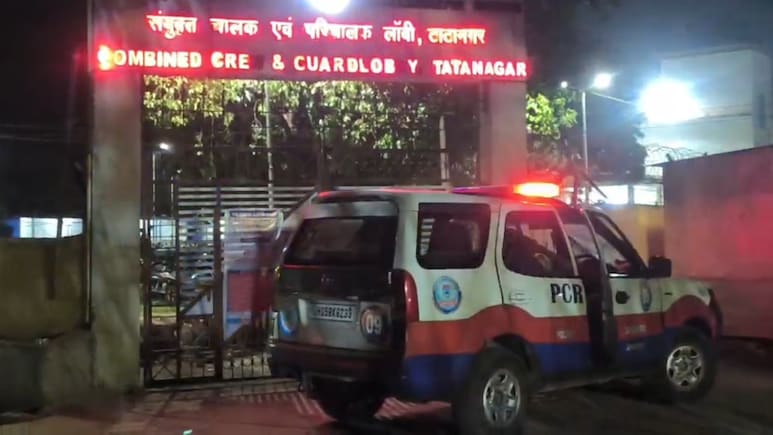 जमशेदपुर: रेलवे लॉबी गेट के पास लोको पायलट की सरेआम गोली मारकर हत्या, नौकरी के साथ करता था ठेकेदारी&nbsp;