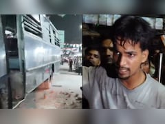 सेंट्रल फोर्स की बेकाबू बस ने 15 लोगों को कुचला, 3 की हालत गंभीर, लोगों ने किया पथराव