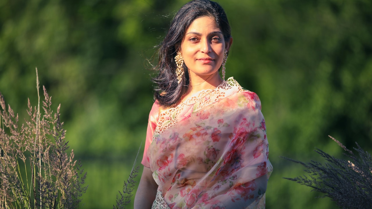 Organza Saree Styling Tips To Look Elegant Without Going Overboard