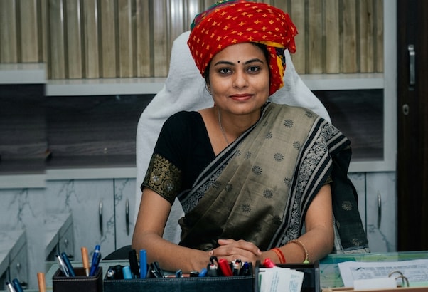 IAS आर्तिका शुक्ला का कमाल: राजस्थान में पार्क लाइब्रेरी से छाईं UP की बेटी, Tina Dabi से खास कनेक्शन