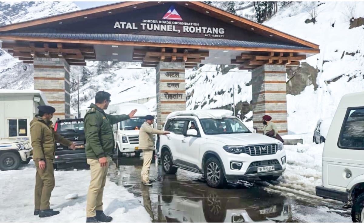 Himachal Weather: अटल टनल के पास पहाड़ खिसकने का खतरा, पर्यटकों के लिए बंद हुए रास्ते; IMD ने बताया हिमाचल में कब तक खराब रहेगा मौसम