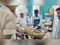 शिवहर सदर अस्पताल में 'जुगाड़' वाला इलाज, दरोगा के टूटे पैर पर बांधा कार्टून, वायरल हुआ वीडियो