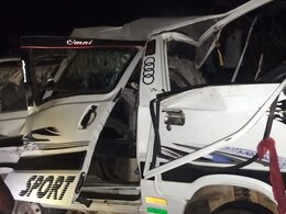 Bhandara Accident News: लग्नघरावर काळाचा घाला! वऱ्हाडाच्या व्हॅनला ट्रकची धडक, 5 जणांचा जागीच मृत्यू