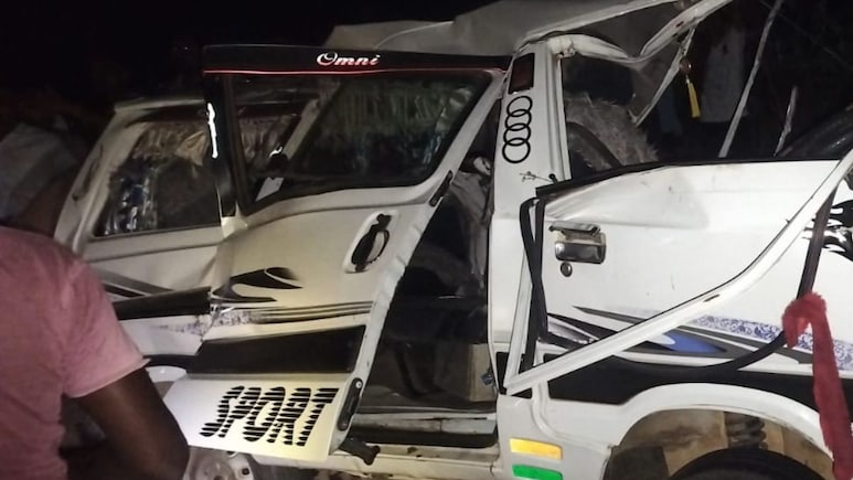 Bhandara Accident News: लग्नघरावर काळाचा घाला! वऱ्हाडाच्या व्हॅनला ट्रकची धडक, 5 जणांचा जागीच मृत्यू