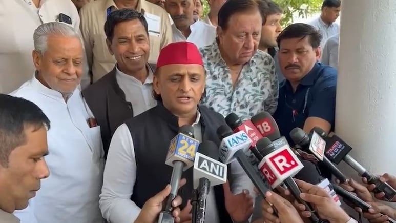 जयपुर में अखिलेश यादव ने बीजेपी के वादों पर कसा तंज, कहा- वादा करते हैं पर पीछे मुड़कर नहीं देखते