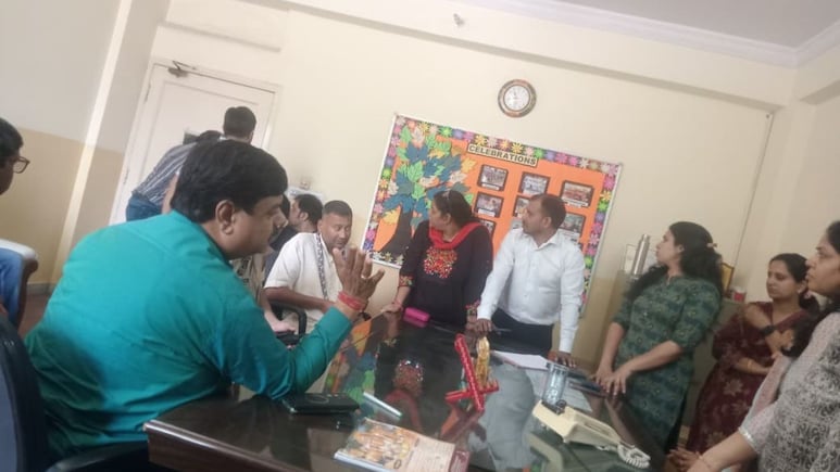 जयपुर में स्कूल प्रबंधन की मनमानी, पूरे साल की फीस लेकर जड़ दिया ताला; अभिभावकों ने किया हंगामा