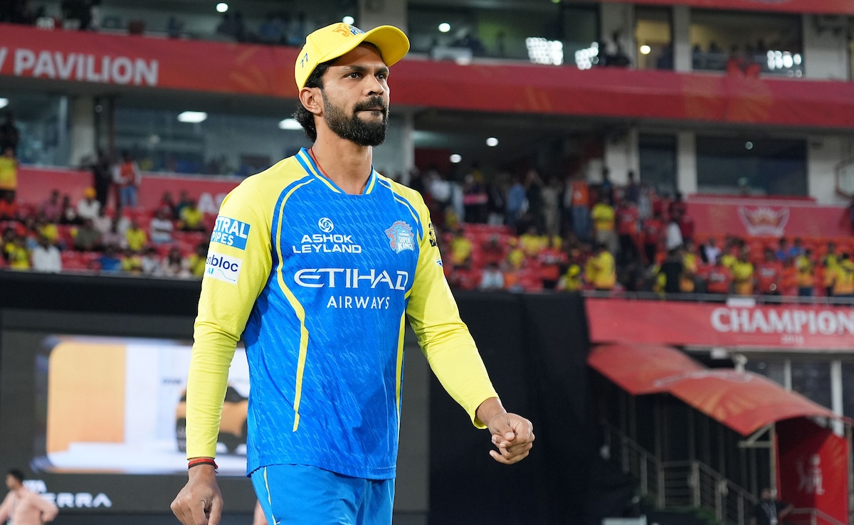 MI vs CSK: चेन्नई की हत्थे से उखड़ी चाल, ओपनिंग का बुरा हाल, फिसड्डी बने ऋतुराज, आंकड़ों का बन रहा मजाक