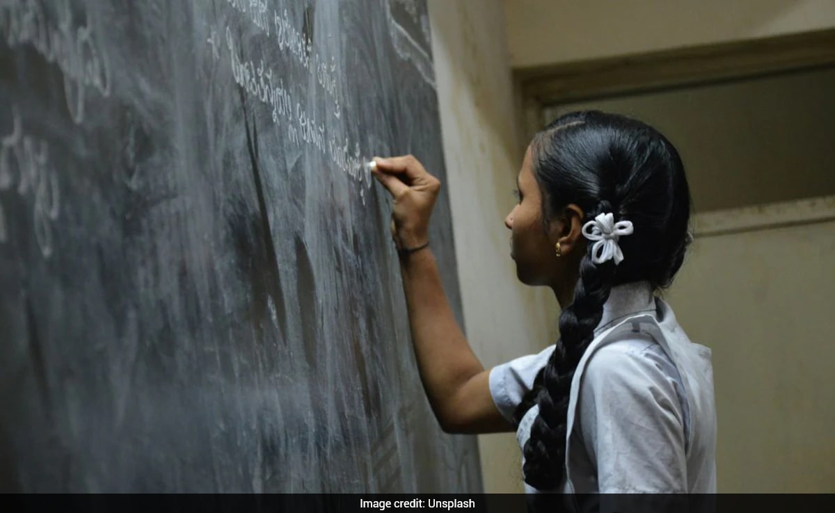 UP Board Result 2026: रिजल्ट से पहले क्यों खंगाली जाती हैं टॉपर्स की कॉपियां?